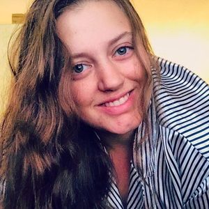 Hi! I’m Amanda✌🏼Im the face behind Aeh’s Designs